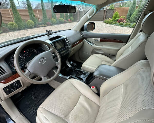 Серый Тойота Ленд Крузер Прадо, объемом двигателя 4 л и пробегом 298 тыс. км за 15300 $, фото 47 на Automoto.ua