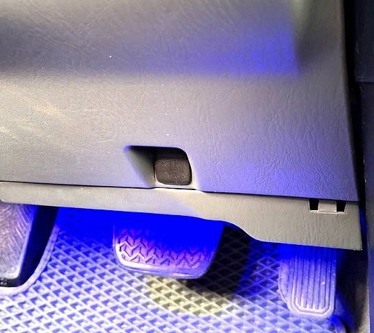 Серый Тойота Ленд Крузер Прадо, объемом двигателя 4 л и пробегом 316 тыс. км за 14040 $, фото 5 на Automoto.ua