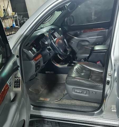 Сірий Тойота Ленд Крузер Прадо, об'ємом двигуна 3 л та пробігом 255 тис. км за 18800 $, фото 12 на Automoto.ua