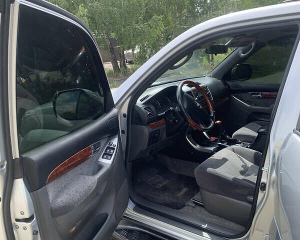 Серый Тойота Ленд Крузер Прадо, объемом двигателя 2.7 л и пробегом 133 тыс. км за 16500 $, фото 6 на Automoto.ua