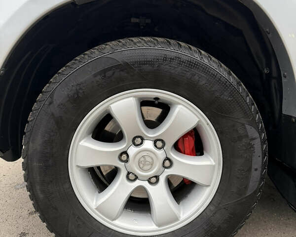 Сірий Тойота Ленд Крузер Прадо, об'ємом двигуна 4 л та пробігом 203 тис. км за 15499 $, фото 30 на Automoto.ua