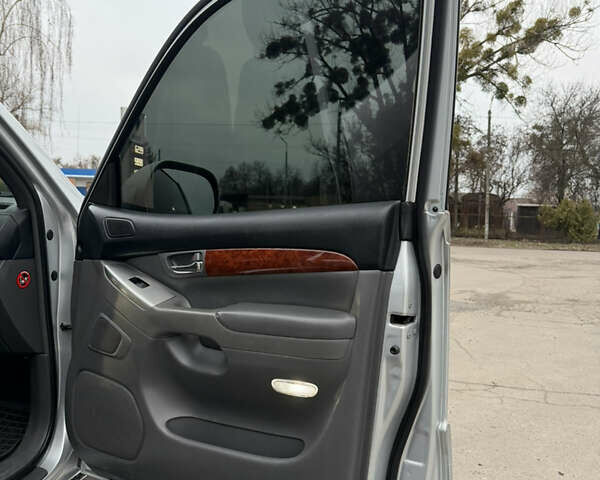 Сірий Тойота Ленд Крузер Прадо, об'ємом двигуна 4 л та пробігом 203 тис. км за 15499 $, фото 42 на Automoto.ua