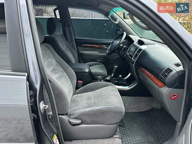 Сірий Тойота Ленд Крузер Прадо, об'ємом двигуна 4 л та пробігом 234 тис. км за 16400 $, фото 14 на Automoto.ua