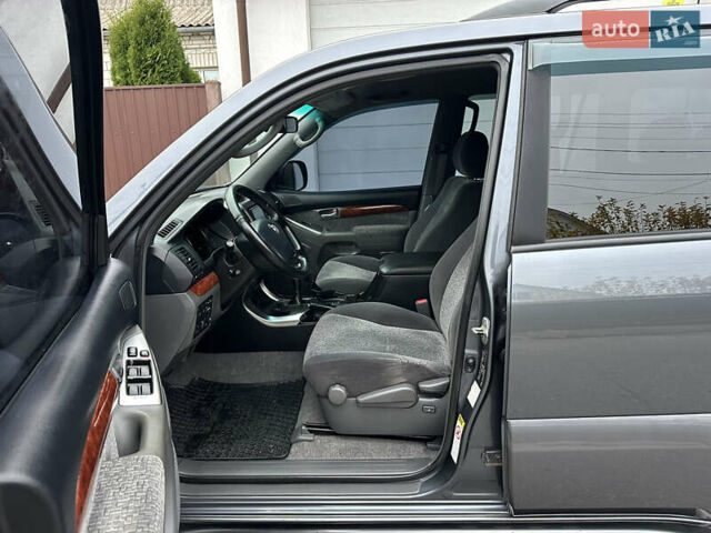 Сірий Тойота Ленд Крузер Прадо, об'ємом двигуна 4 л та пробігом 234 тис. км за 16400 $, фото 7 на Automoto.ua