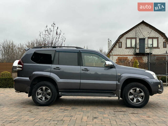 Серый Тойота Ленд Крузер Прадо, объемом двигателя 4 л и пробегом 298 тыс. км за 15300 $, фото 4 на Automoto.ua