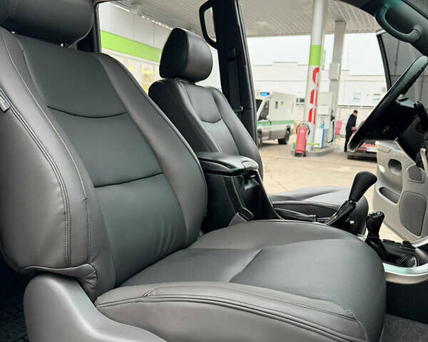 Сірий Тойота Ленд Крузер Прадо, об'ємом двигуна 4 л та пробігом 203 тис. км за 15499 $, фото 46 на Automoto.ua