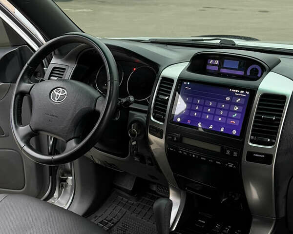 Сірий Тойота Ленд Крузер Прадо, об'ємом двигуна 4 л та пробігом 203 тис. км за 15499 $, фото 52 на Automoto.ua