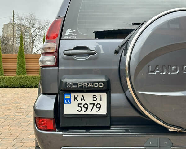 Серый Тойота Ленд Крузер Прадо, объемом двигателя 4 л и пробегом 298 тыс. км за 15300 $, фото 20 на Automoto.ua