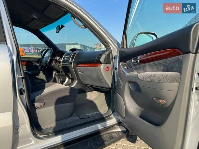 Сірий Тойота Ленд Крузер Прадо, об'ємом двигуна 4 л та пробігом 166 тис. км за 17500 $, фото 6 на Automoto.ua