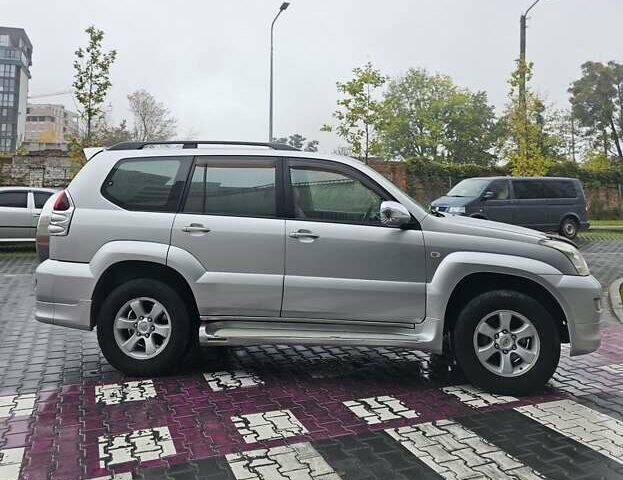 Серый Тойота Ленд Крузер Прадо, объемом двигателя 4 л и пробегом 335 тыс. км за 11550 $, фото 4 на Automoto.ua