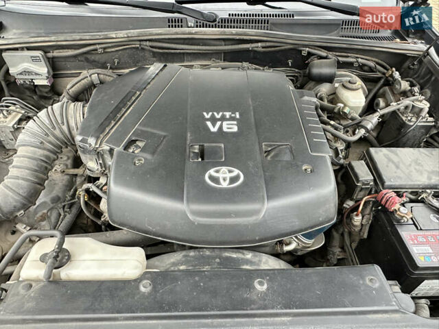 Серый Тойота Ленд Крузер Прадо, объемом двигателя 4 л и пробегом 298 тыс. км за 15300 $, фото 23 на Automoto.ua