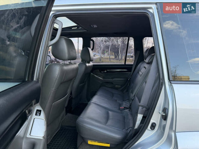 Сірий Тойота Ленд Крузер Прадо, об'ємом двигуна 4 л та пробігом 299 тис. км за 12999 $, фото 23 на Automoto.ua