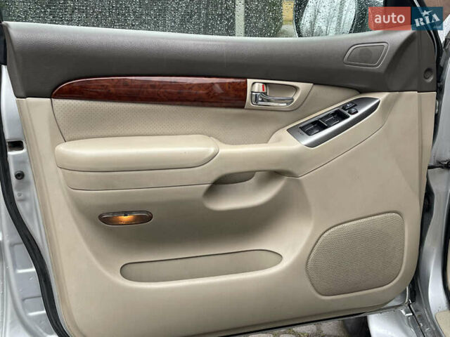 Серый Тойота Ленд Крузер Прадо, объемом двигателя 3.96 л и пробегом 305 тыс. км за 16300 $, фото 15 на Automoto.ua