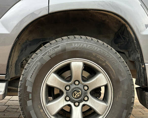 Серый Тойота Ленд Крузер Прадо, объемом двигателя 4 л и пробегом 298 тыс. км за 15300 $, фото 16 на Automoto.ua