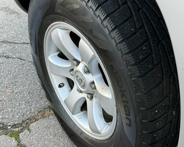 Сірий Тойота Ленд Крузер Прадо, об'ємом двигуна 4 л та пробігом 299 тис. км за 12999 $, фото 13 на Automoto.ua