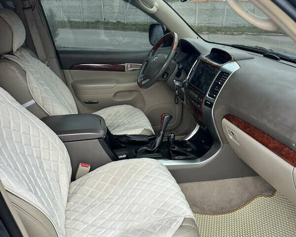 Серый Тойота Ленд Крузер Прадо, объемом двигателя 3.96 л и пробегом 161 тыс. км за 17250 $, фото 9 на Automoto.ua