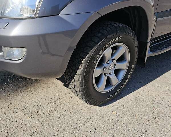 Серый Тойота Ленд Крузер Прадо, объемом двигателя 4 л и пробегом 257 тыс. км за 17000 $, фото 7 на Automoto.ua