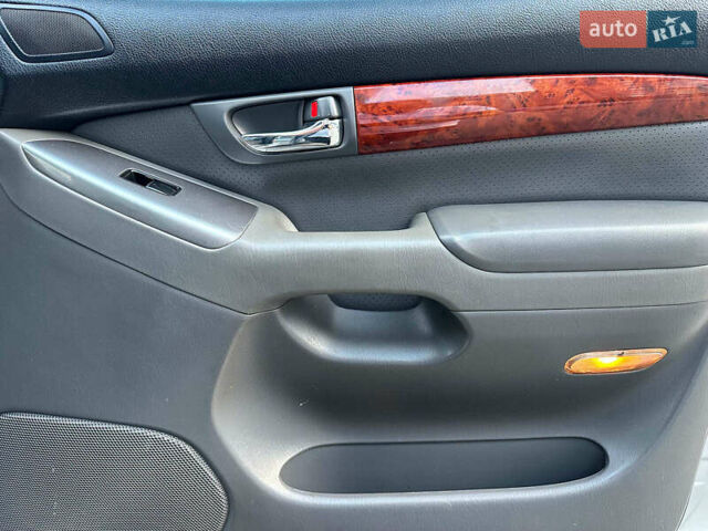 Серый Тойота Ленд Крузер Прадо, объемом двигателя 4 л и пробегом 280 тыс. км за 14490 $, фото 19 на Automoto.ua