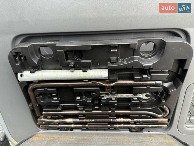 Серый Тойота Ленд Крузер Прадо, объемом двигателя 4 л и пробегом 330 тыс. км за 13350 $, фото 39 на Automoto.ua