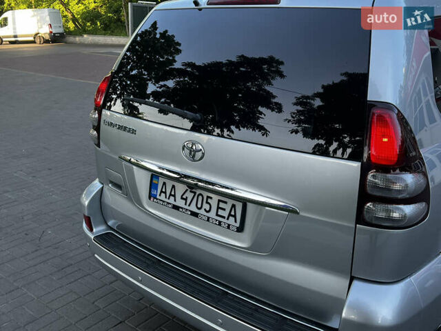 Серый Тойота Ленд Крузер Прадо, объемом двигателя 3.96 л и пробегом 200 тыс. км за 15900 $, фото 5 на Automoto.ua