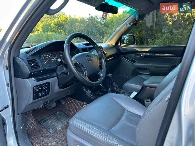 Серый Тойота Ленд Крузер Прадо, объемом двигателя 4 л и пробегом 250 тыс. км за 18200 $, фото 14 на Automoto.ua