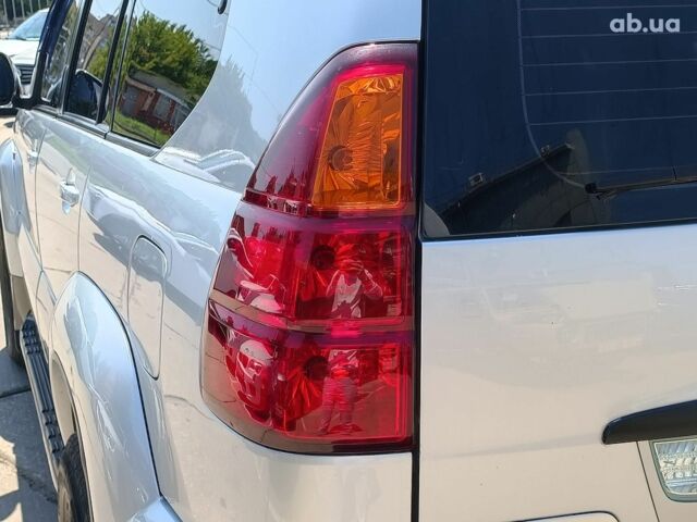 Серый Тойота Ленд Крузер Прадо, объемом двигателя 4 л и пробегом 320 тыс. км за 16490 $, фото 10 на Automoto.ua