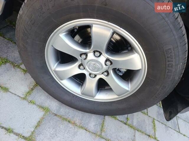 Серый Тойота Ленд Крузер Прадо, объемом двигателя 4 л и пробегом 218 тыс. км за 18000 $, фото 23 на Automoto.ua