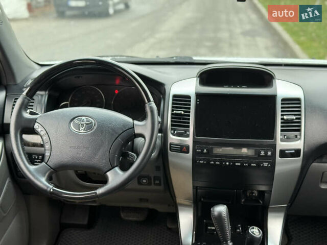 Серый Тойота Ленд Крузер Прадо, объемом двигателя 4 л и пробегом 330 тыс. км за 13350 $, фото 26 на Automoto.ua