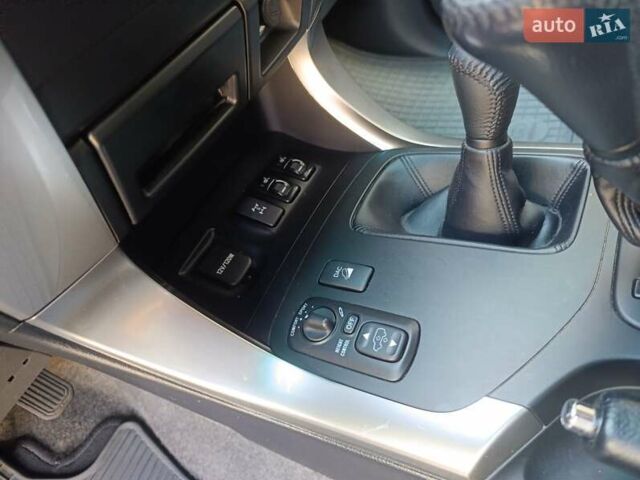 Серый Тойота Ленд Крузер Прадо, объемом двигателя 4 л и пробегом 218 тыс. км за 18000 $, фото 70 на Automoto.ua