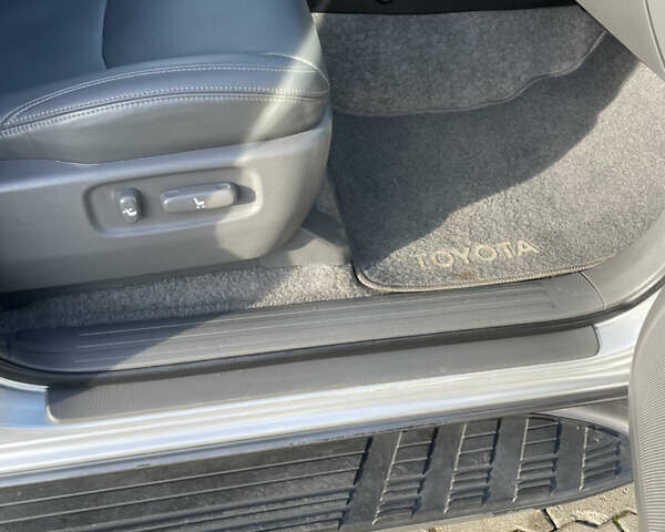 Серый Тойота Ленд Крузер Прадо, объемом двигателя 4 л и пробегом 298 тыс. км за 16500 $, фото 23 на Automoto.ua