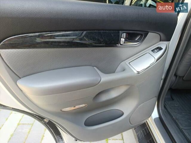 Серый Тойота Ленд Крузер Прадо, объемом двигателя 4 л и пробегом 218 тыс. км за 18000 $, фото 58 на Automoto.ua