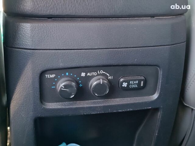 Серый Тойота Ленд Крузер Прадо, объемом двигателя 4 л и пробегом 320 тыс. км за 16490 $, фото 14 на Automoto.ua