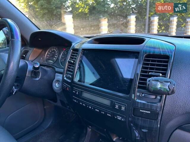 Серый Тойота Ленд Крузер Прадо, объемом двигателя 4 л и пробегом 250 тыс. км за 18200 $, фото 9 на Automoto.ua