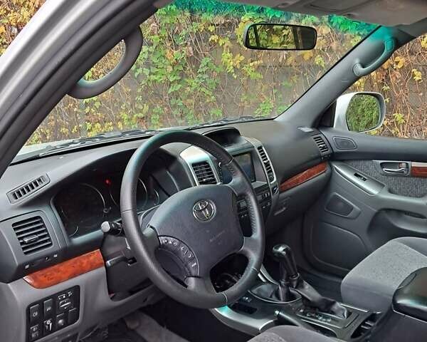 Сірий Тойота Ленд Крузер Прадо, об'ємом двигуна 4 л та пробігом 147 тис. км за 17800 $, фото 10 на Automoto.ua