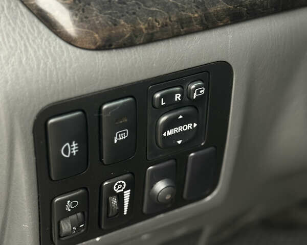 Серый Тойота Ленд Крузер Прадо, объемом двигателя 4 л и пробегом 330 тыс. км за 13350 $, фото 18 на Automoto.ua