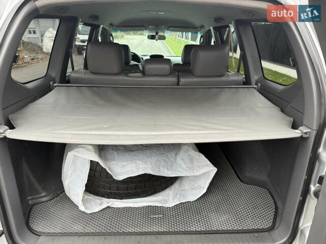 Серый Тойота Ленд Крузер Прадо, объемом двигателя 4 л и пробегом 330 тыс. км за 13350 $, фото 37 на Automoto.ua