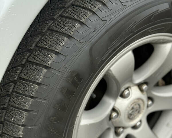 Серый Тойота Ленд Крузер Прадо, объемом двигателя 4 л и пробегом 330 тыс. км за 13350 $, фото 35 на Automoto.ua