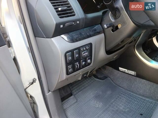 Серый Тойота Ленд Крузер Прадо, объемом двигателя 4 л и пробегом 218 тыс. км за 18000 $, фото 68 на Automoto.ua