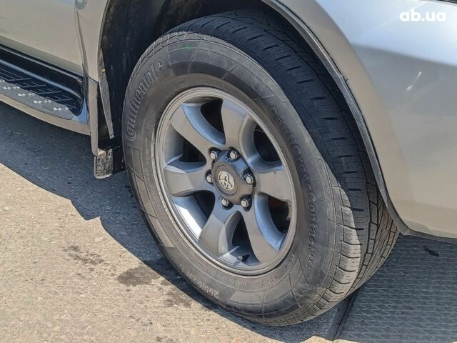 Серый Тойота Ленд Крузер Прадо, объемом двигателя 4 л и пробегом 320 тыс. км за 16490 $, фото 5 на Automoto.ua