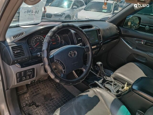 Серый Тойота Ленд Крузер Прадо, объемом двигателя 4 л и пробегом 320 тыс. км за 16490 $, фото 20 на Automoto.ua