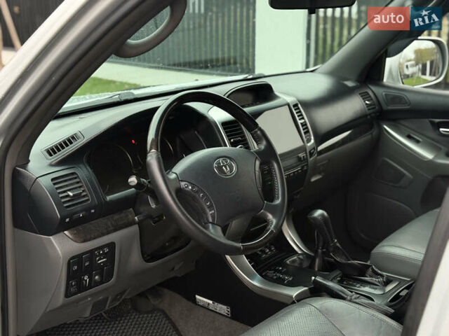 Серый Тойота Ленд Крузер Прадо, объемом двигателя 4 л и пробегом 330 тыс. км за 13350 $, фото 11 на Automoto.ua