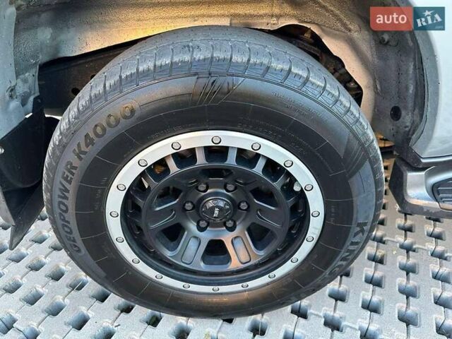 Серый Тойота Ленд Крузер Прадо, объемом двигателя 4 л и пробегом 250 тыс. км за 18200 $, фото 7 на Automoto.ua