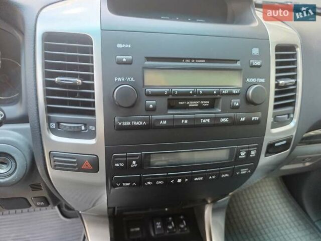 Серый Тойота Ленд Крузер Прадо, объемом двигателя 4 л и пробегом 218 тыс. км за 18000 $, фото 69 на Automoto.ua