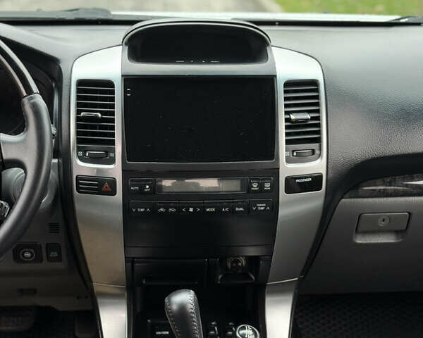 Серый Тойота Ленд Крузер Прадо, объемом двигателя 4 л и пробегом 330 тыс. км за 13350 $, фото 27 на Automoto.ua