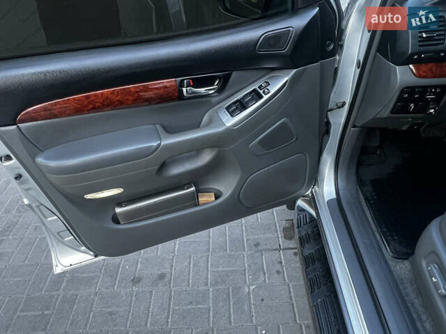 Серый Тойота Ленд Крузер Прадо, объемом двигателя 3.96 л и пробегом 200 тыс. км за 15900 $, фото 8 на Automoto.ua