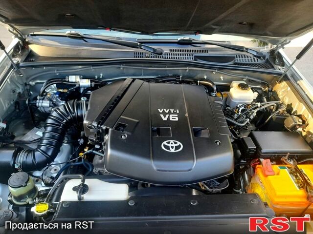 Сірий Тойота Ленд Крузер Прадо, об'ємом двигуна 4 л та пробігом 275 тис. км за 16500 $, фото 2 на Automoto.ua