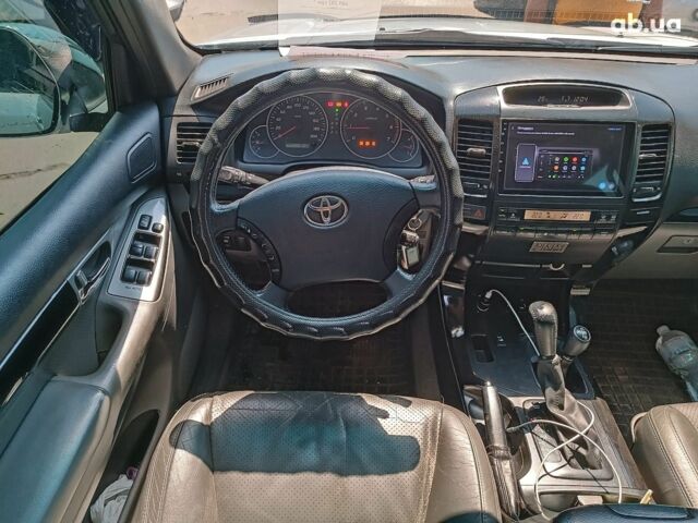 Серый Тойота Ленд Крузер Прадо, объемом двигателя 4 л и пробегом 320 тыс. км за 16490 $, фото 16 на Automoto.ua