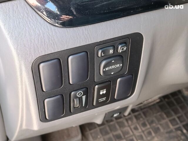 Серый Тойота Ленд Крузер Прадо, объемом двигателя 4 л и пробегом 320 тыс. км за 16490 $, фото 22 на Automoto.ua