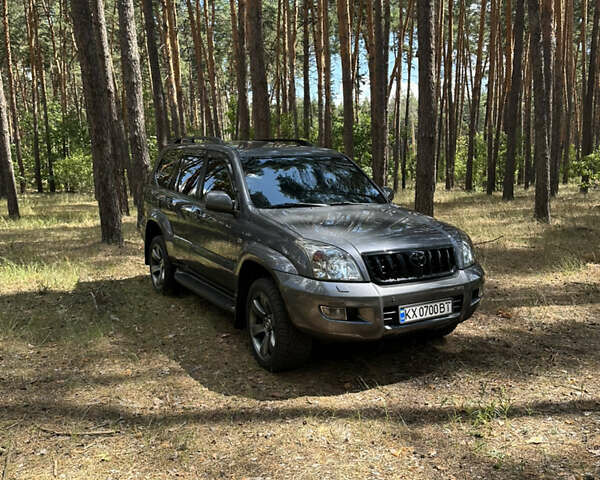 Серый Тойота Ленд Крузер Прадо, объемом двигателя 4 л и пробегом 360 тыс. км за 21000 $, фото 1 на Automoto.ua