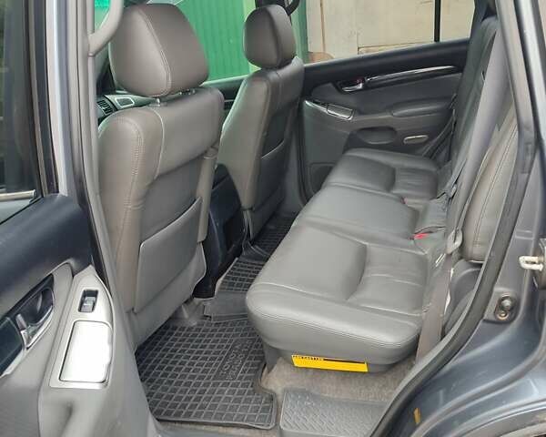 Серый Тойота Ленд Крузер Прадо, объемом двигателя 3.96 л и пробегом 430 тыс. км за 14500 $, фото 4 на Automoto.ua